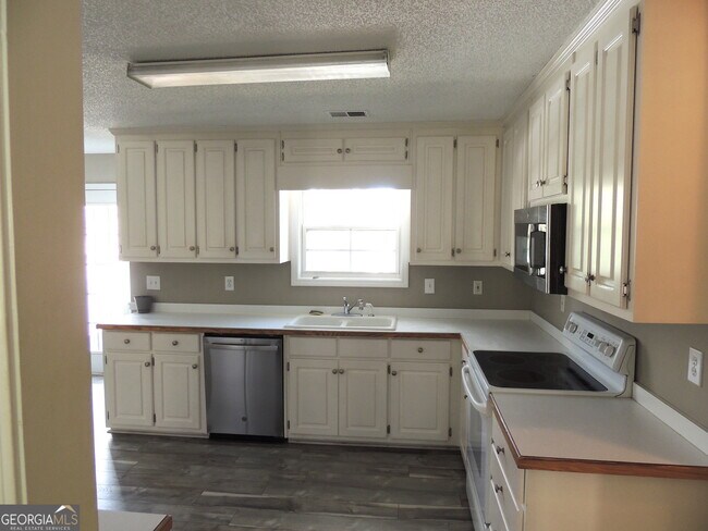 Building Photo - 70 Vinny's Terrace