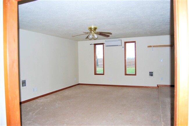 Building Photo - 3 Bedroom 2 Bath Dayton OR