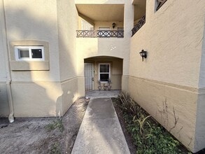 Building Photo - Eastlake Shores Downstairs Condo feat. Two Bedrooms and Two Bathrooms