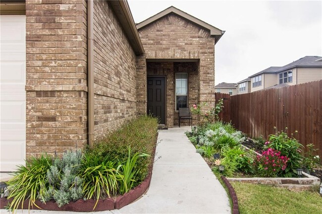 Building Photo - 16009 Hawthorne Heights Trail
