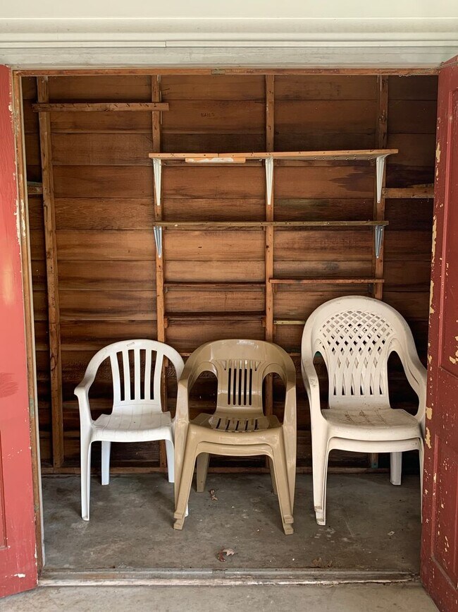 Building Photo - NEW RENT REDUCTION! Charming 3-Bedroom, 1-...