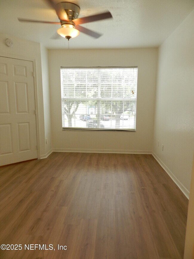 Building Photo - 13703 Richmond Park Dr N