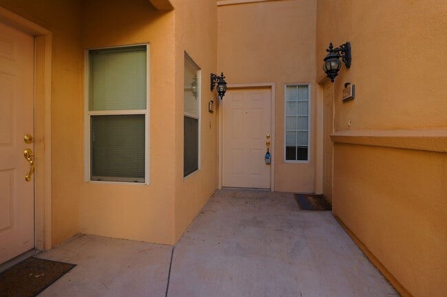 Building Photo - 3555 Meridale Dr