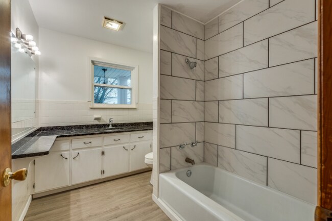 Building Photo - 134 Howes Chapel Rd