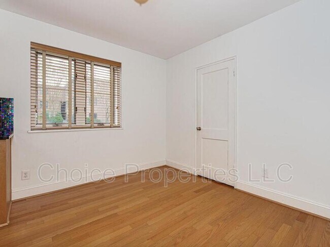 Building Photo - 211 N Dotger Ave