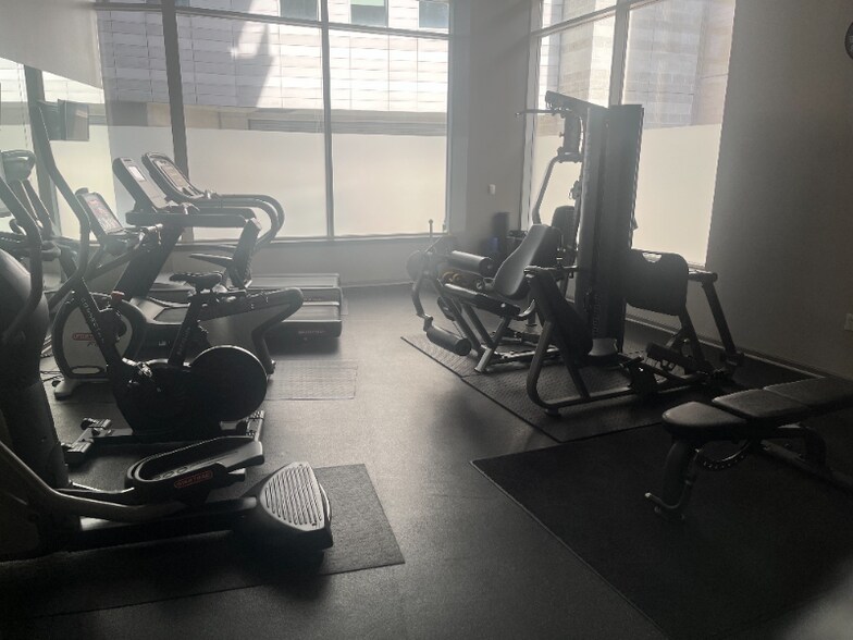 Building Photo - 930 Wayne Ave