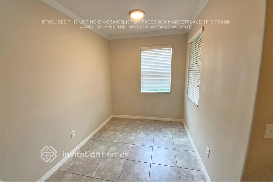 Building Photo - 10667 Lake Montauk Dr