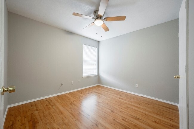 Building Photo - 5900 Rising Meadow Dr