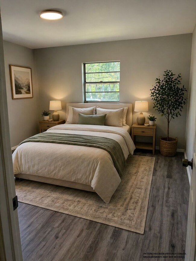 Building Photo - Newly Renovated 2 Bedroom Duplex in Maitland Available Now! Modern Finishes!