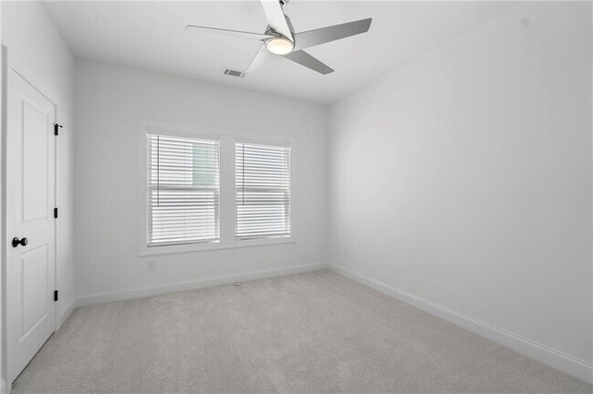 Building Photo - 1042 Winding Br Dr