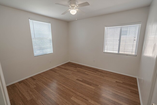 Building Photo - 3 Bedroom Home for Rent in Santa Clarita!