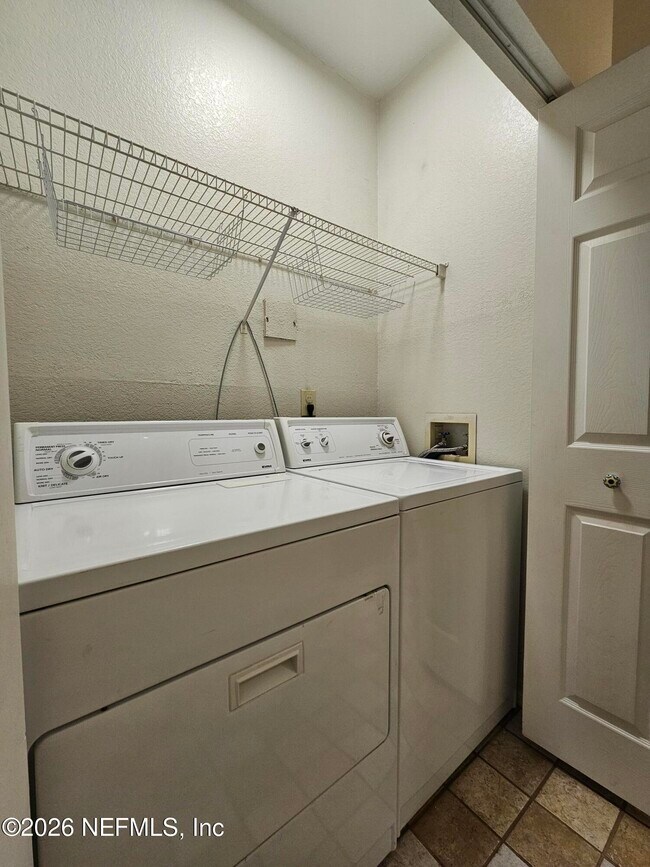 Building Photo - 13810 Sutton Park Dr N