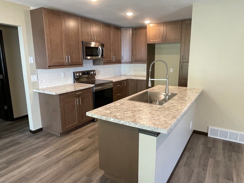 Kitchen - 2213 Melanie Ln