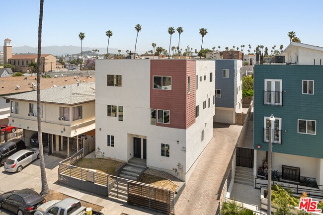 Building Photo - 158 Mariposa Ave