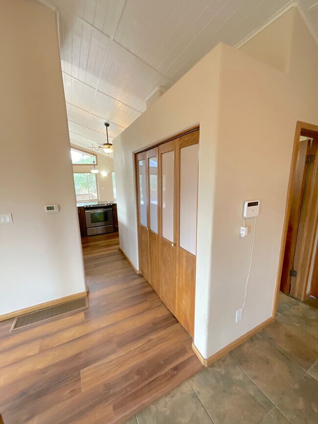 Building Photo - 5 Bedroom Home, 4.61 Acres, Available Near W Woodmen Rd & Westwood Rd!