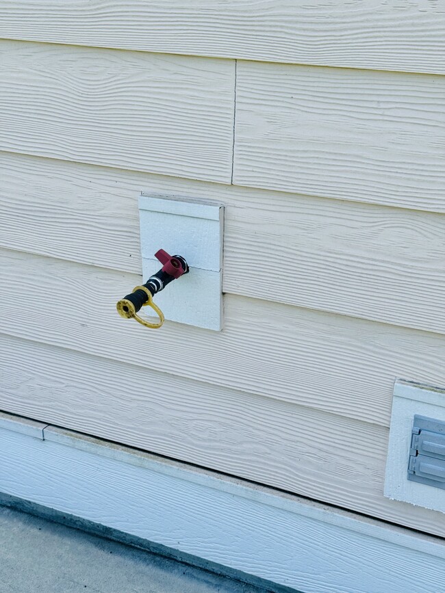 Building Photo - 1501 Ferney Dr
