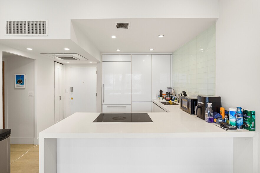 Building Photo - 10501 Wilshire Blvd