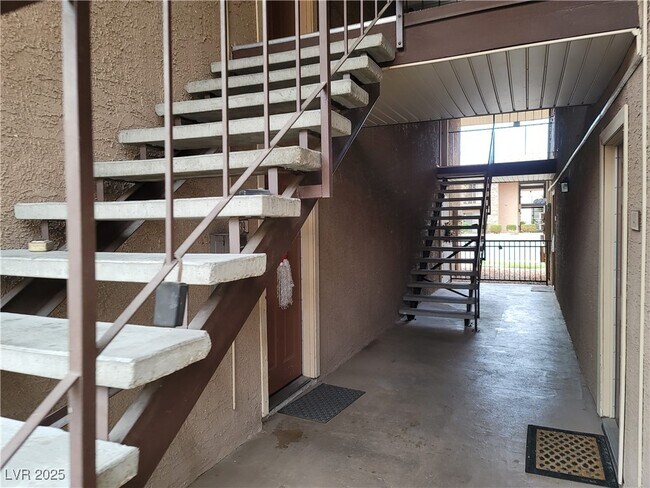Building Photo - 5121 River Glen Dr