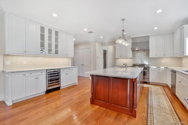 Building Photo - 34 Renfrew Rd