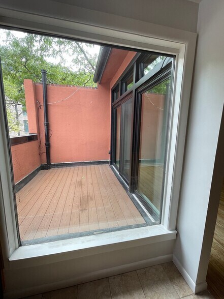 Building Photo - 2321 Sansom St