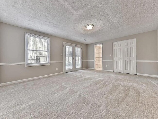 Building Photo - 2189 Chartwell Dr