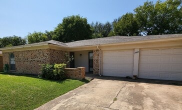 Building Photo - 3612 Spring Meadows Dr