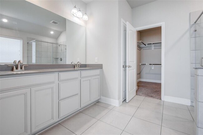Building Photo - 12704 Southern Oaks Landing