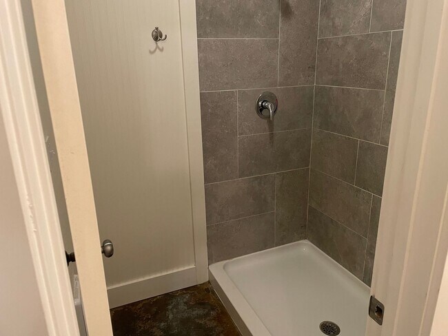 Building Photo - 320 S Asbury St