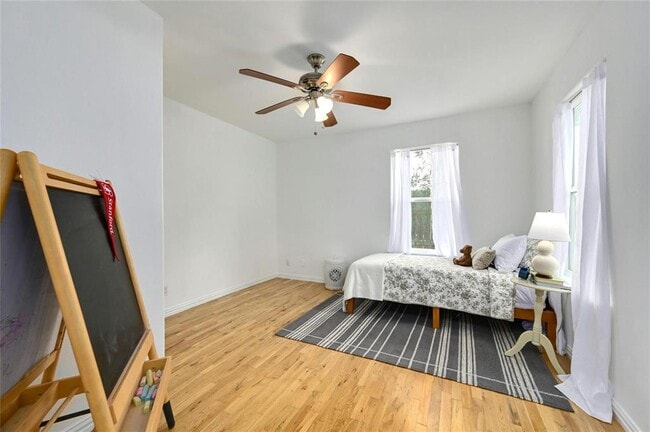 Building Photo - 406 W 55th St