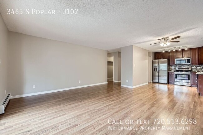 Building Photo - 3465 S Poplar St