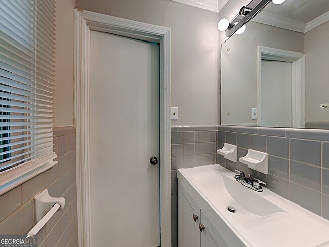 Building Photo - 3820 Tommy Dr