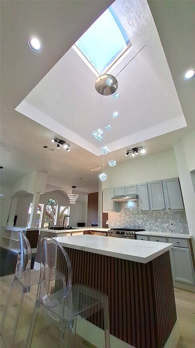 Building Photo - 17122 Canterbury Green Ct