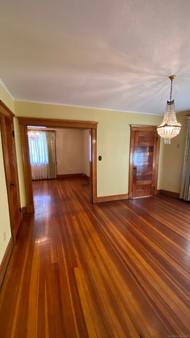 Building Photo - 135 Elm St