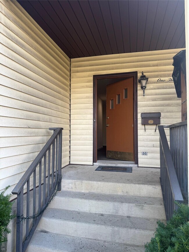 Building Photo - 138 Mayflower Ave