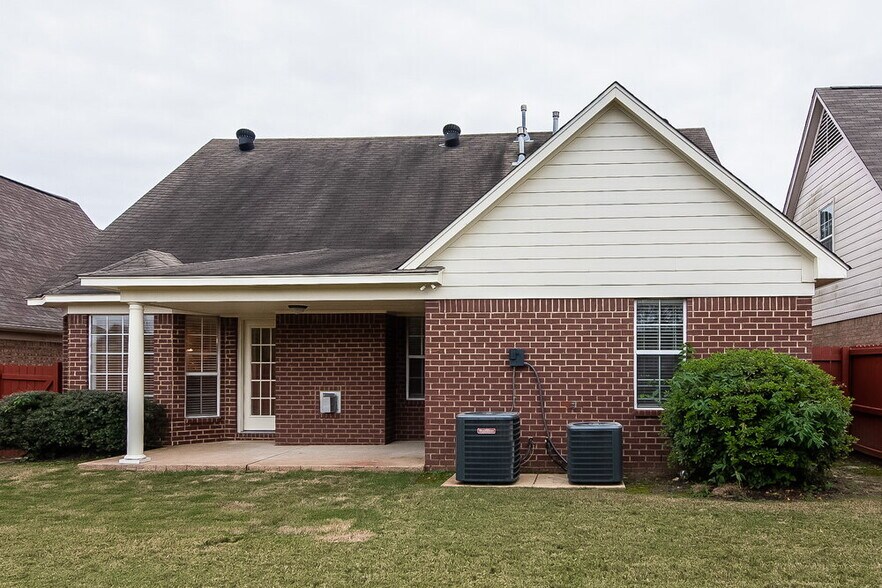 Building Photo - 1118 Greenwich Dr