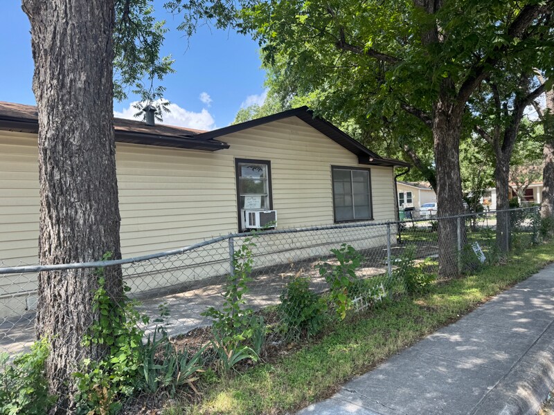 Building Photo - 602 S San Ignacio Ave