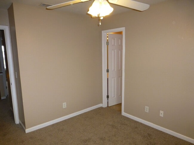 Building Photo - Stewarts Landing Neighborhood, Easy access...
