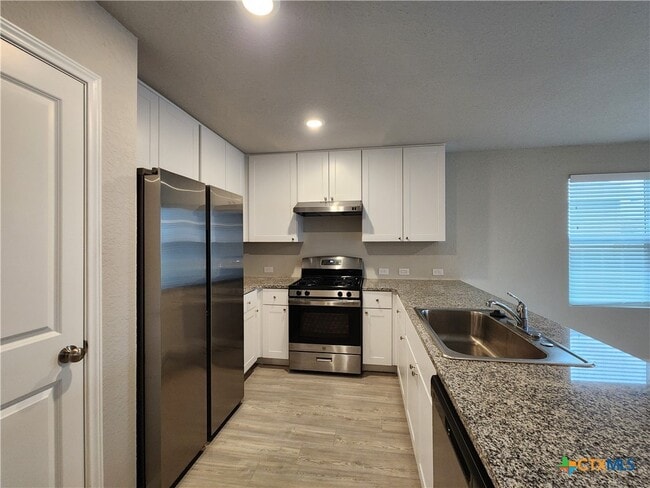 Building Photo - 522 Blue Stem Rd