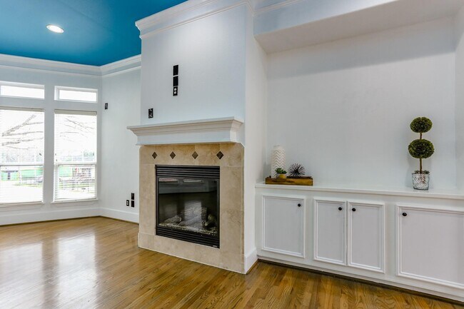 Building Photo - 306 Enid St