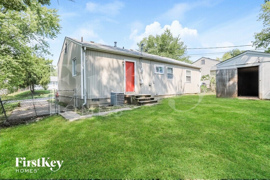 Building Photo - 3605 NE 54th St