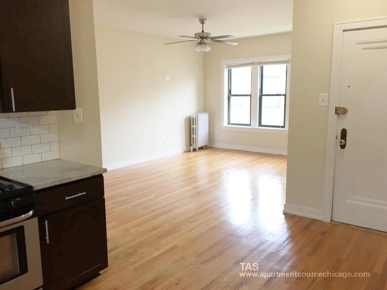 Building Photo - 4838 N Wolcott Ave