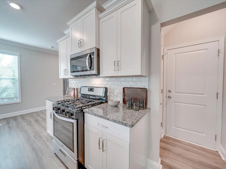 Building Photo - 574 Altamonte Dr