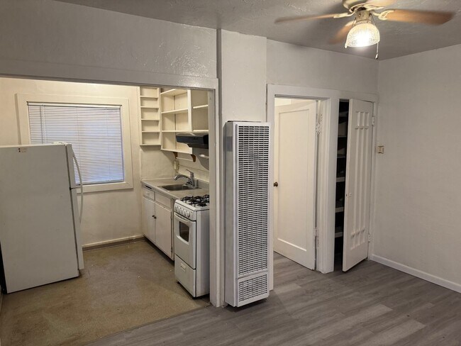 Building Photo - Redwood Grove