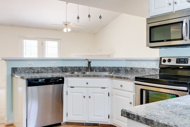 Building Photo - 1913 Castle Glen Dr