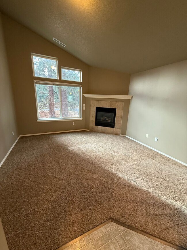 Building Photo - gar399