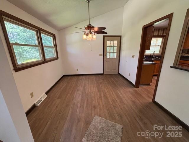 Building Photo - 117 Teakwood Ln