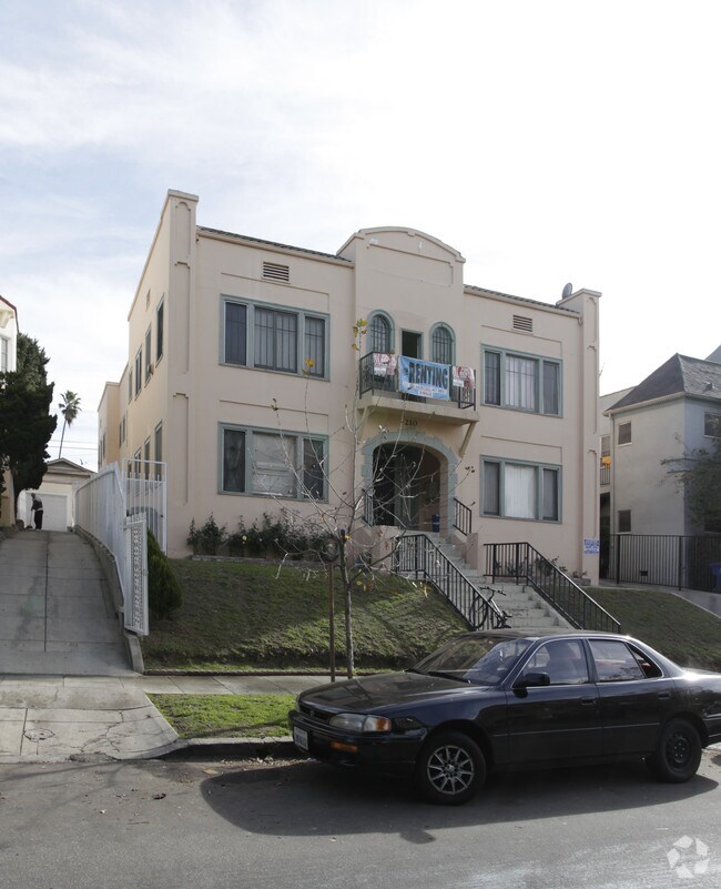 Building Photo - 210 N Kenmore Ave