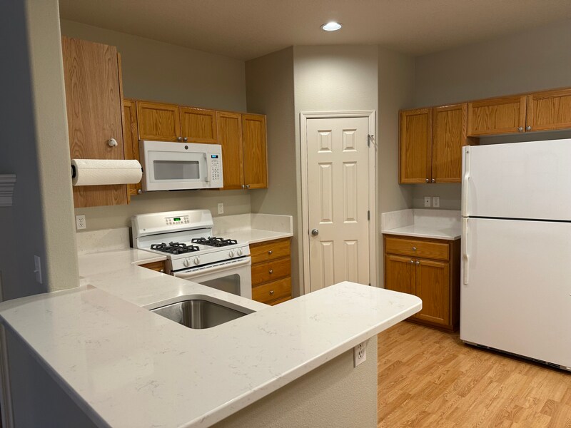 Building Photo - 2345 NW Oak Knoll Pl