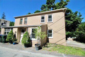 Building Photo - 12 S Side Pl