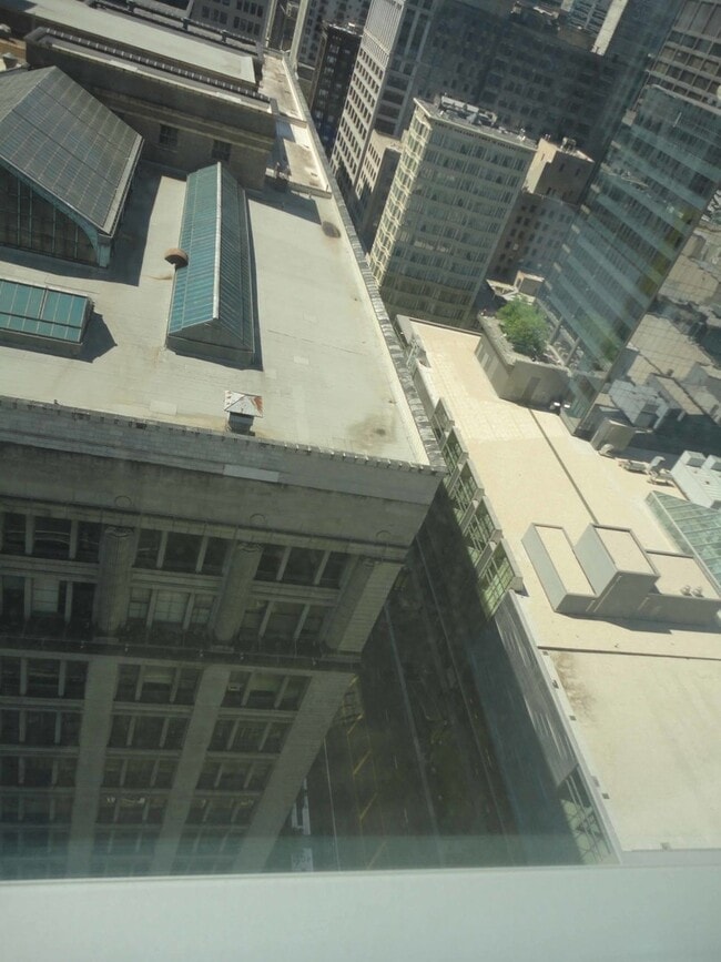 Building Photo - 8 E Randolph St